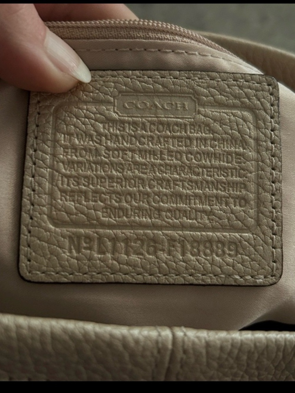 👑Coach Cream ✨Shoulder Bag with Gold Accents✨ - Picture 11 of 13